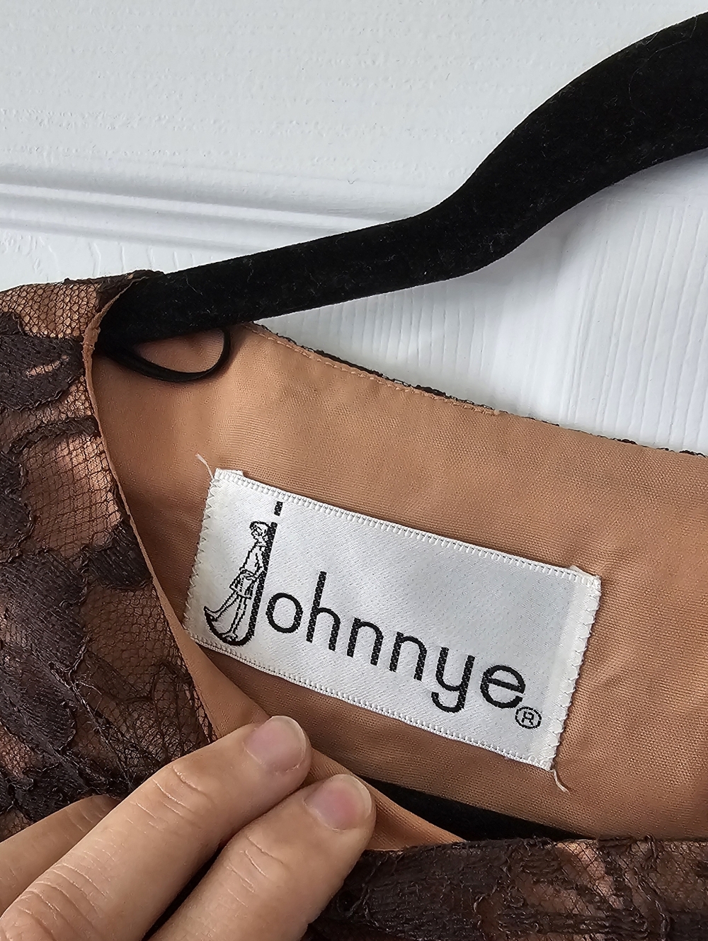 1960s Vintage Brown Lace Mod Mini Shift Flounce Long Sleeve Johnnye Dress #9 - Picture 7 of 10